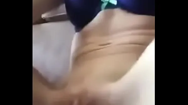 XXX Young girl masturbating with vibrator friske klip