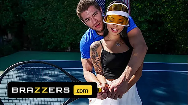 XXX Xander Corvus) Massages (Gina Valentinas) Foot To Ease Her Pain They End Up Fucking - Brazzers مقاطع جديدة
