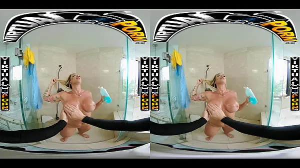 XXX Busty Blonde MILF Robbin Banx Seduces Step Son In Shower čerstvé klipy