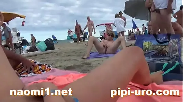 XXX girl masturbate on beach Klip baru