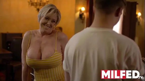 XXX Mother-in-law Seduces him with her HUGE Tits (Dee Williams) — MILFED čerstvé klipy
