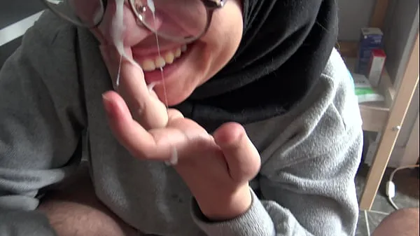 XXX A Muslim girl is disturbed when she sees her teachers big French cock Klip baru