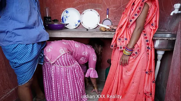 XXX Indian step Family in Kitchen XXX in hindi sveže posnetke