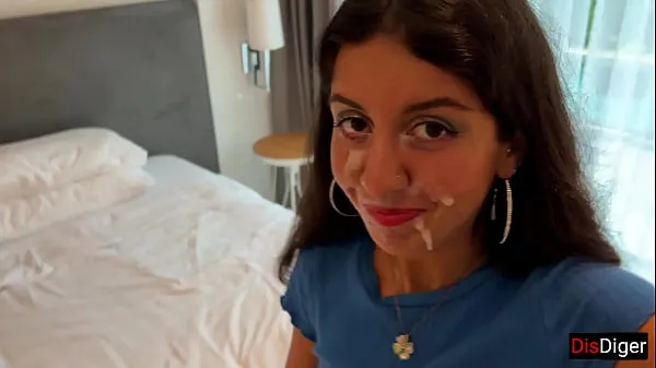 XXX Step sister lost the game and had to go outside with cum on her face - Cumwalk Klip segar