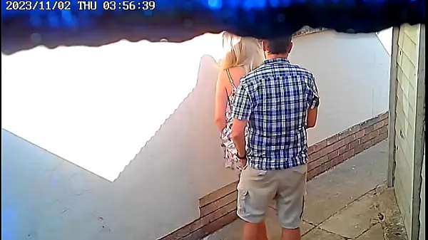 XXX Mutiges Paar beim öffentlichen Ficken vor CCTV-Kamera erwischt frischen Clips